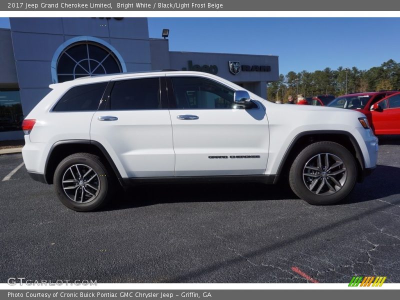 Bright White / Black/Light Frost Beige 2017 Jeep Grand Cherokee Limited