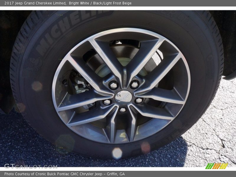 Bright White / Black/Light Frost Beige 2017 Jeep Grand Cherokee Limited