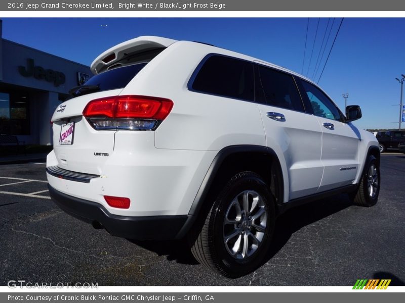 Bright White / Black/Light Frost Beige 2016 Jeep Grand Cherokee Limited