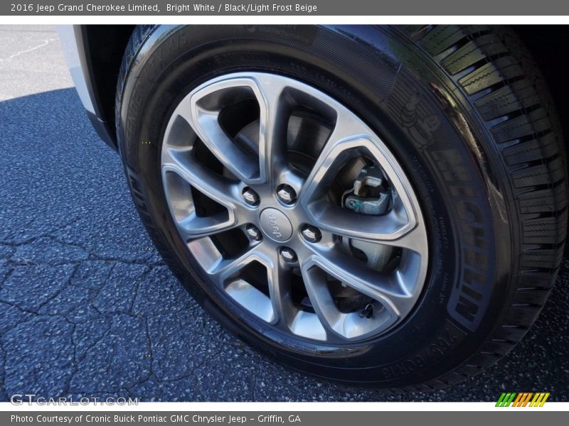 Bright White / Black/Light Frost Beige 2016 Jeep Grand Cherokee Limited