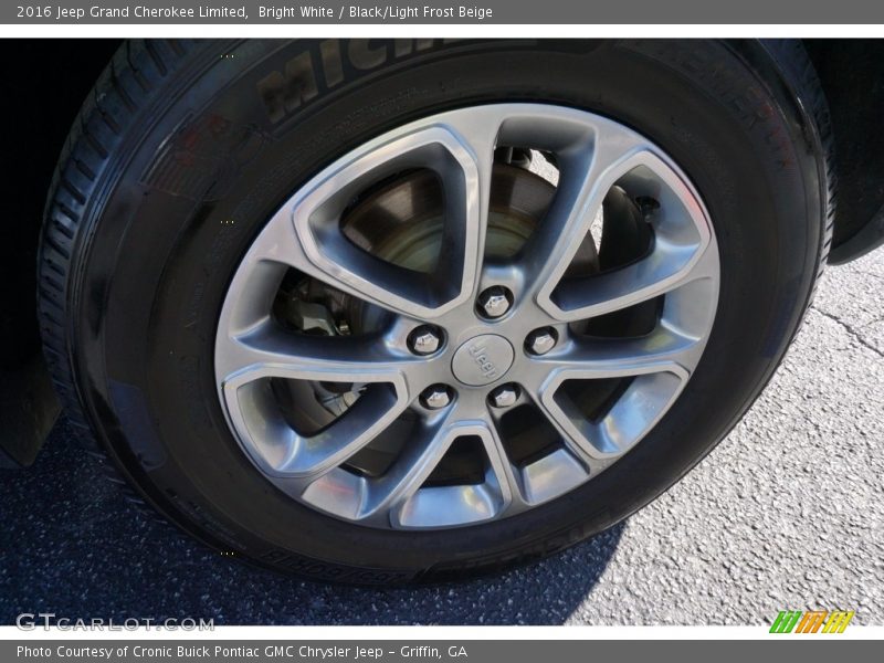 Bright White / Black/Light Frost Beige 2016 Jeep Grand Cherokee Limited