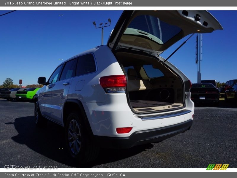 Bright White / Black/Light Frost Beige 2016 Jeep Grand Cherokee Limited