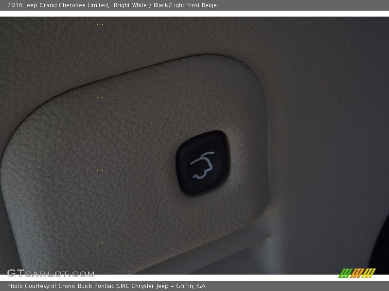 Bright White / Black/Light Frost Beige 2016 Jeep Grand Cherokee Limited