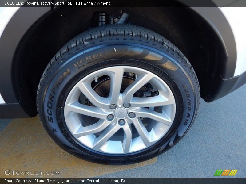 Fuji White / Almond 2018 Land Rover Discovery Sport HSE