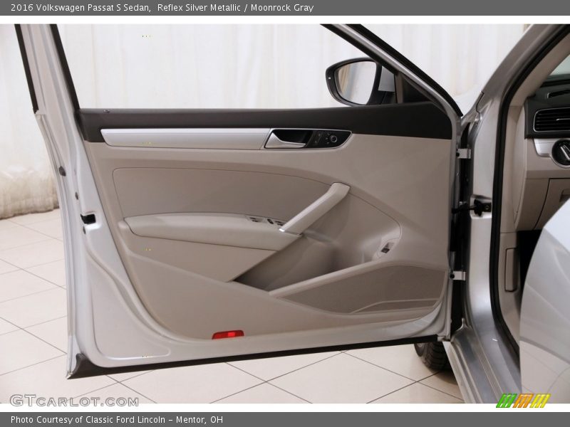 Reflex Silver Metallic / Moonrock Gray 2016 Volkswagen Passat S Sedan