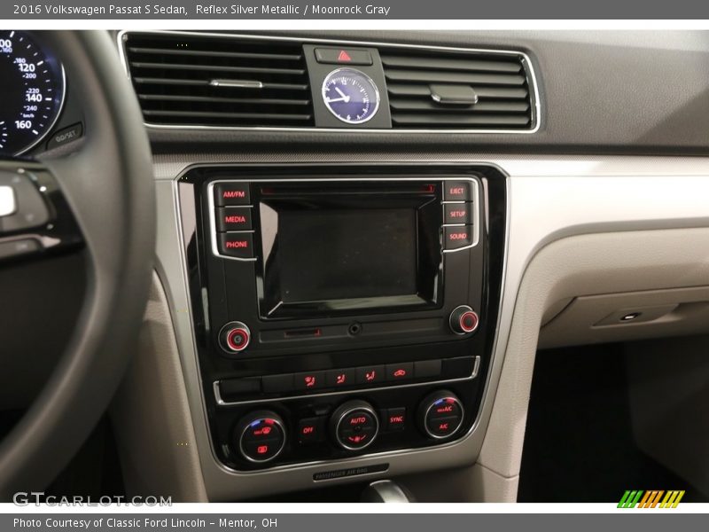 Reflex Silver Metallic / Moonrock Gray 2016 Volkswagen Passat S Sedan