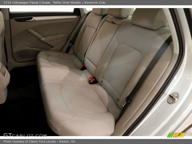 Reflex Silver Metallic / Moonrock Gray 2016 Volkswagen Passat S Sedan