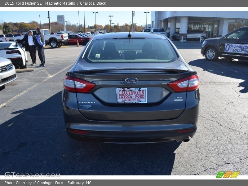 Magnetic Metallic / Charcoal Black 2015 Ford Fusion SE