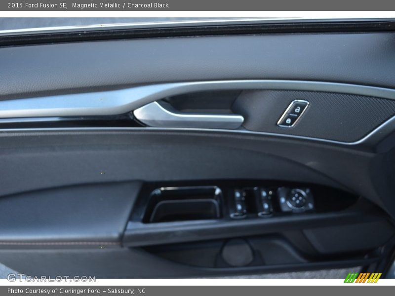 Magnetic Metallic / Charcoal Black 2015 Ford Fusion SE