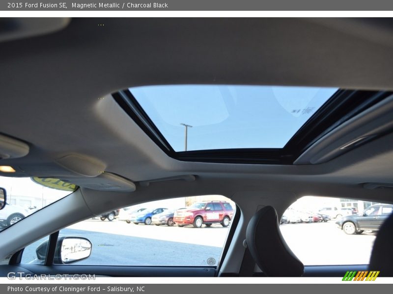 Magnetic Metallic / Charcoal Black 2015 Ford Fusion SE