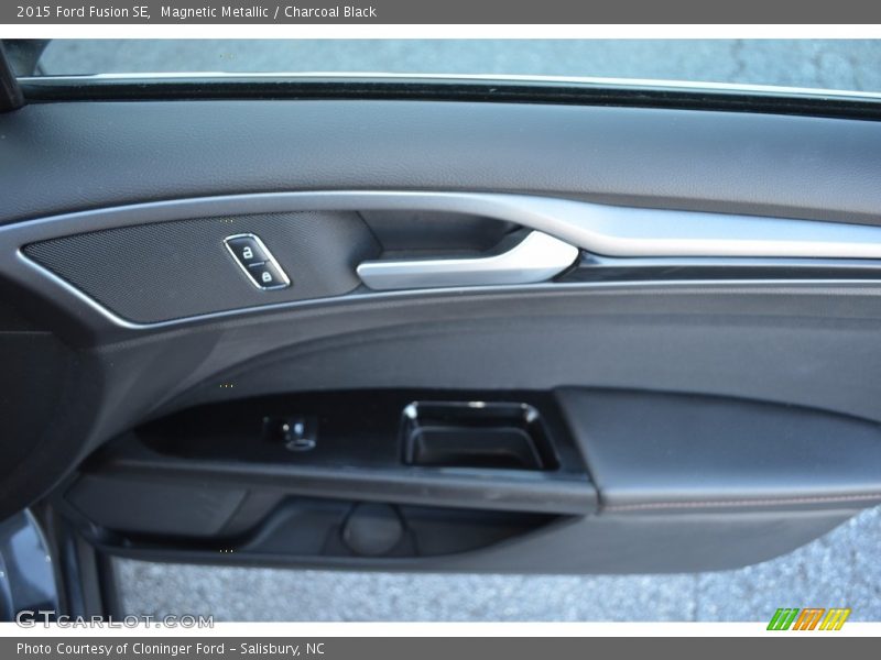 Magnetic Metallic / Charcoal Black 2015 Ford Fusion SE