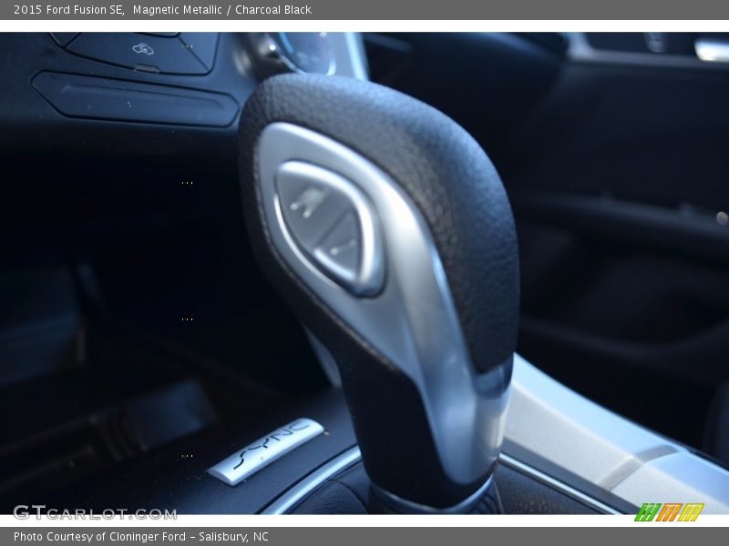 Magnetic Metallic / Charcoal Black 2015 Ford Fusion SE
