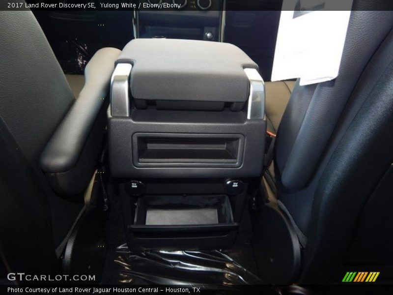 Yulong White / Ebony/Ebony 2017 Land Rover Discovery SE