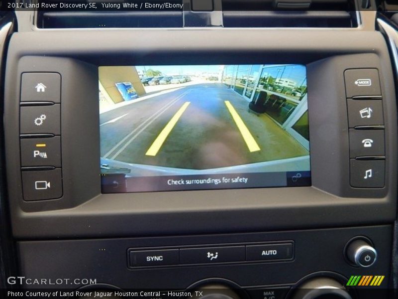Yulong White / Ebony/Ebony 2017 Land Rover Discovery SE