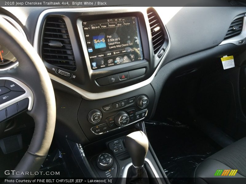 Bright White / Black 2018 Jeep Cherokee Trailhawk 4x4