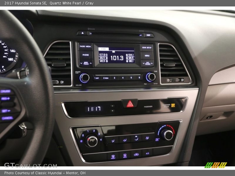 Quartz White Pearl / Gray 2017 Hyundai Sonata SE