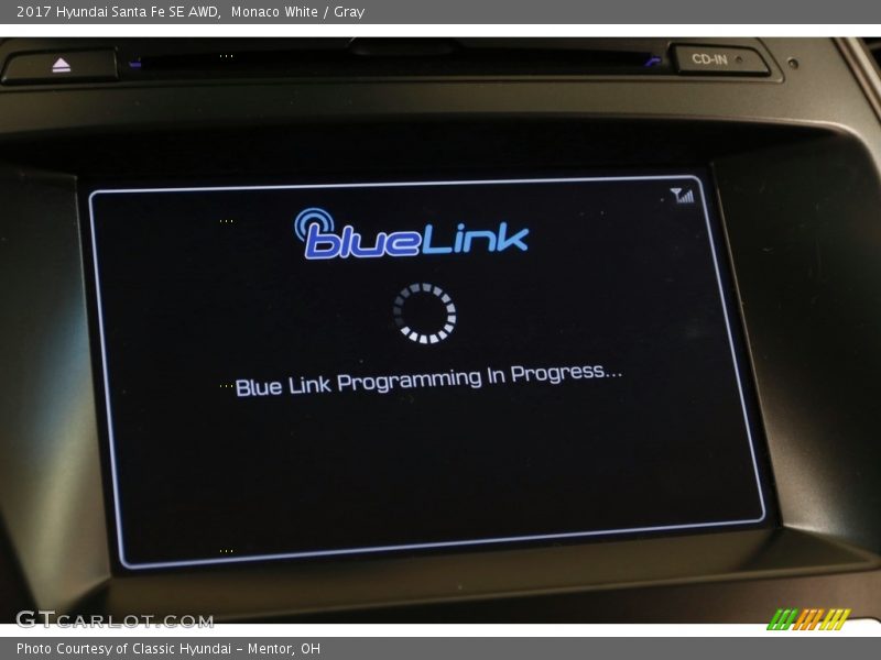 Monaco White / Gray 2017 Hyundai Santa Fe SE AWD
