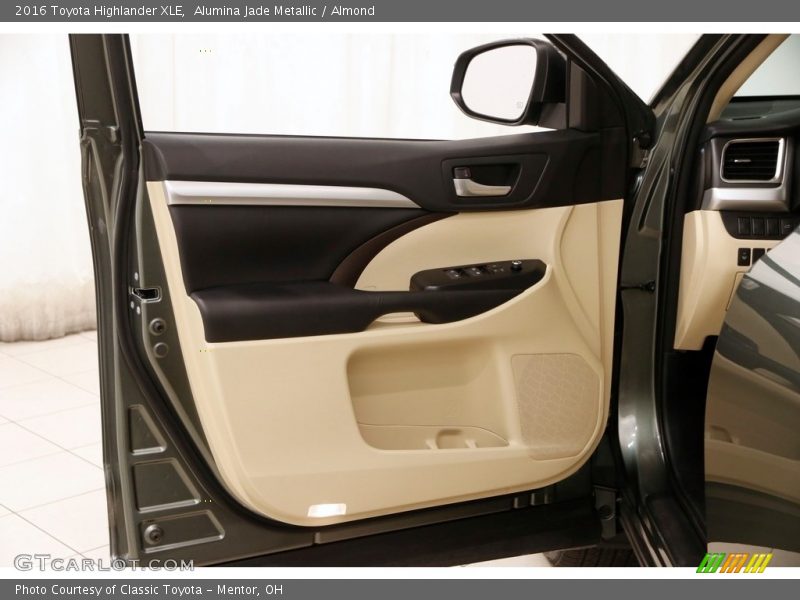 Alumina Jade Metallic / Almond 2016 Toyota Highlander XLE