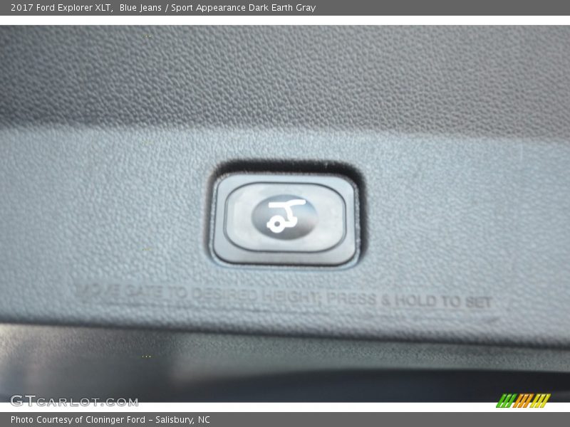 Blue Jeans / Sport Appearance Dark Earth Gray 2017 Ford Explorer XLT