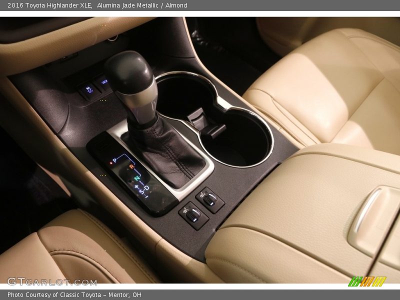 Alumina Jade Metallic / Almond 2016 Toyota Highlander XLE