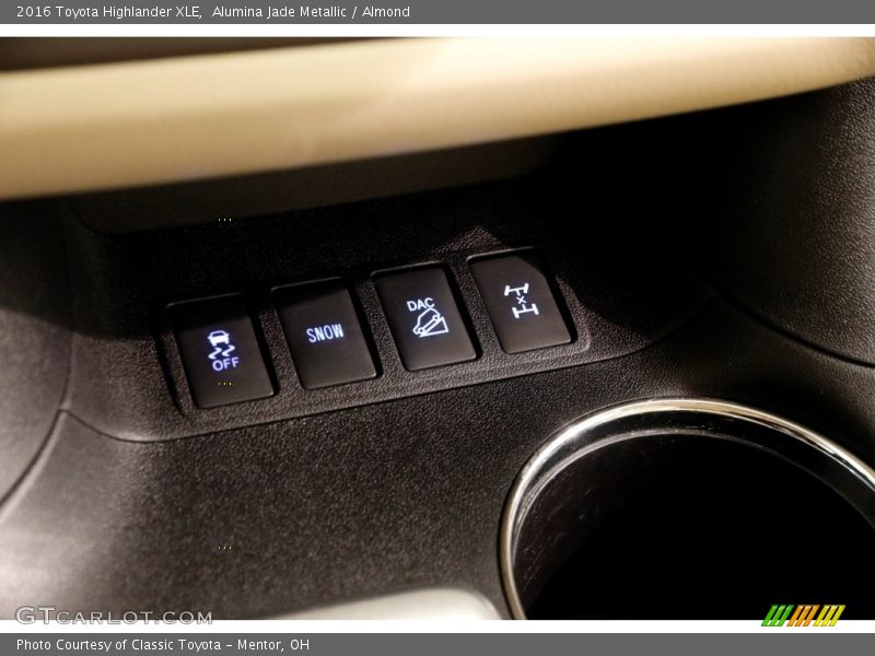 Alumina Jade Metallic / Almond 2016 Toyota Highlander XLE
