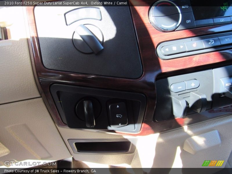 Oxford White / Camel 2010 Ford F250 Super Duty Lariat SuperCab 4x4