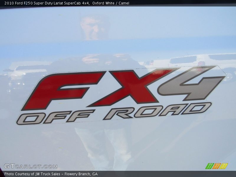 Oxford White / Camel 2010 Ford F250 Super Duty Lariat SuperCab 4x4