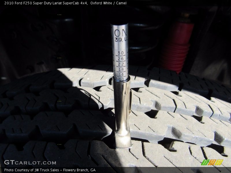 Oxford White / Camel 2010 Ford F250 Super Duty Lariat SuperCab 4x4