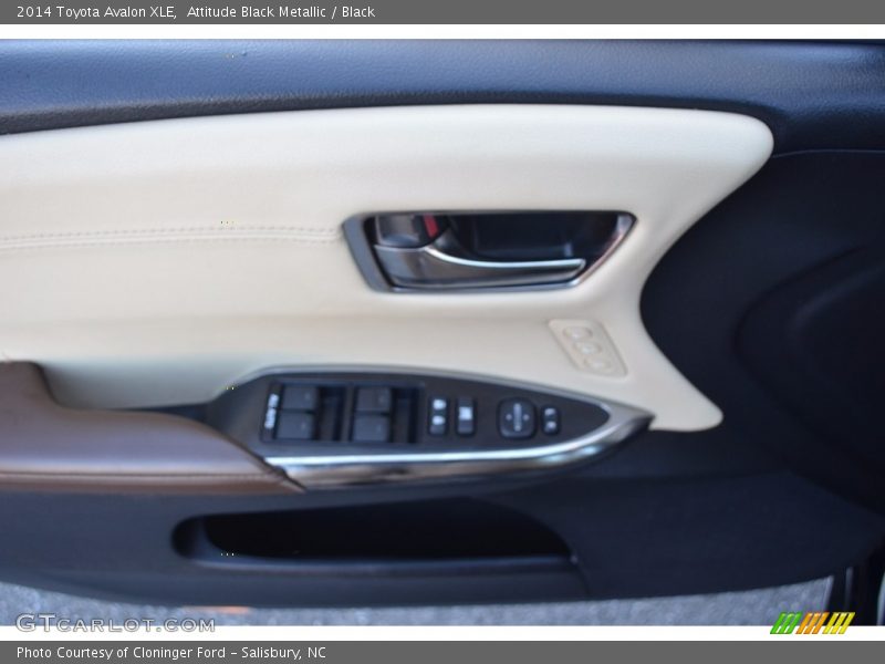 Attitude Black Metallic / Black 2014 Toyota Avalon XLE