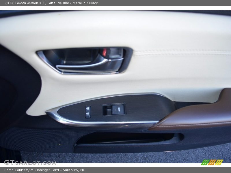 Attitude Black Metallic / Black 2014 Toyota Avalon XLE