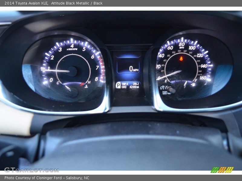 Attitude Black Metallic / Black 2014 Toyota Avalon XLE