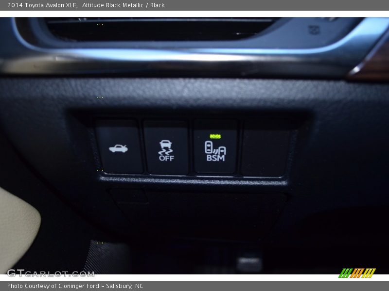 Attitude Black Metallic / Black 2014 Toyota Avalon XLE