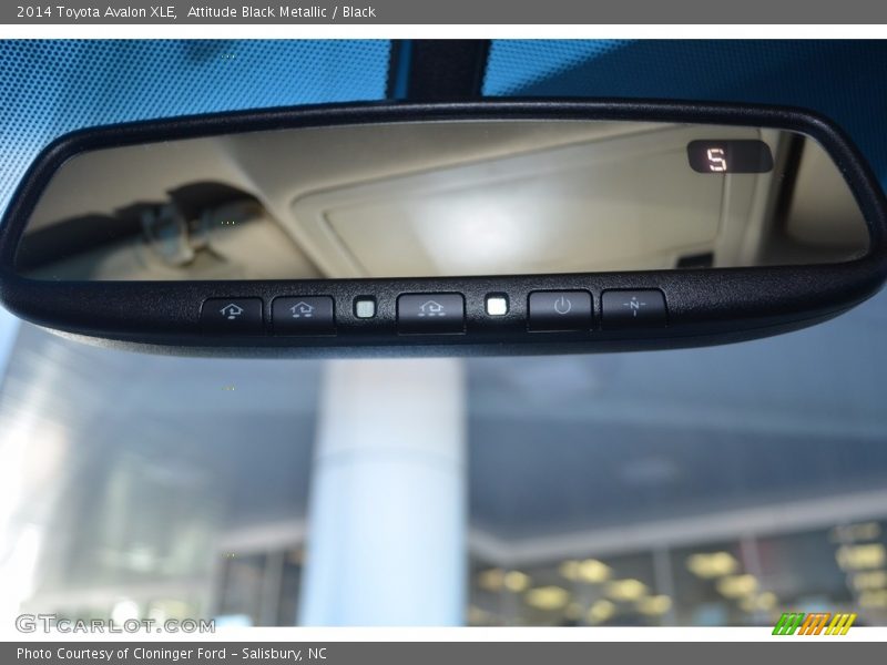 Attitude Black Metallic / Black 2014 Toyota Avalon XLE