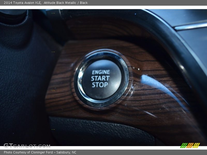 Attitude Black Metallic / Black 2014 Toyota Avalon XLE
