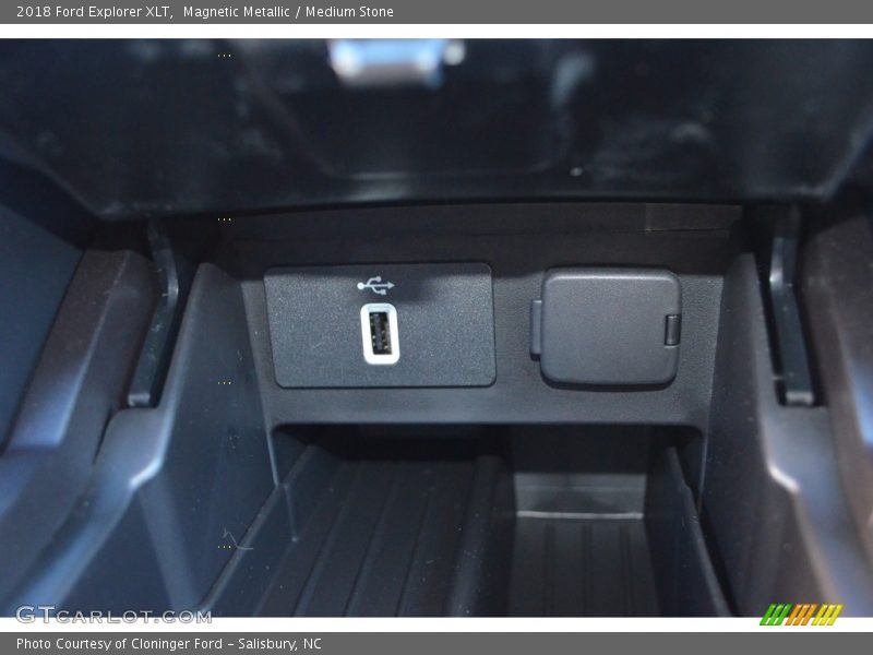 Magnetic Metallic / Medium Stone 2018 Ford Explorer XLT