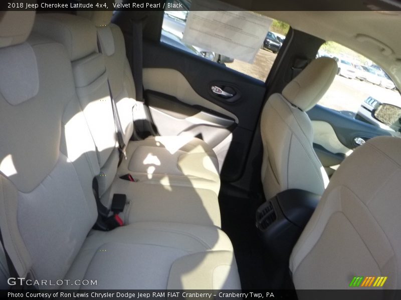 Velvet Red Pearl / Black 2018 Jeep Cherokee Latitude 4x4
