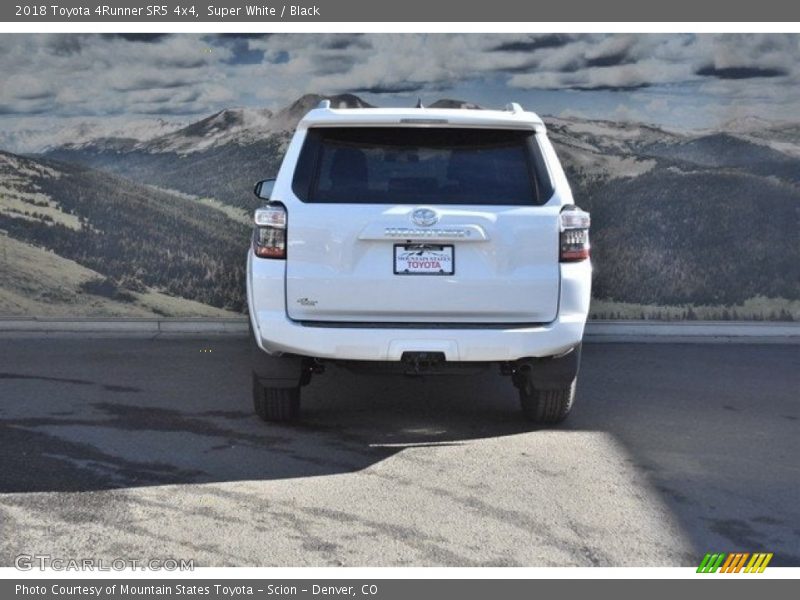 Super White / Black 2018 Toyota 4Runner SR5 4x4