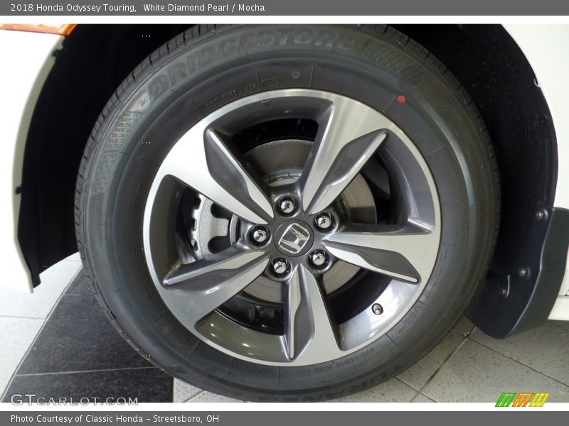 White Diamond Pearl / Mocha 2018 Honda Odyssey Touring