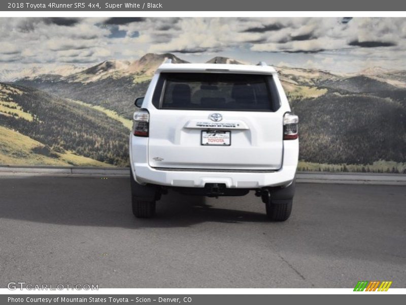 Super White / Black 2018 Toyota 4Runner SR5 4x4