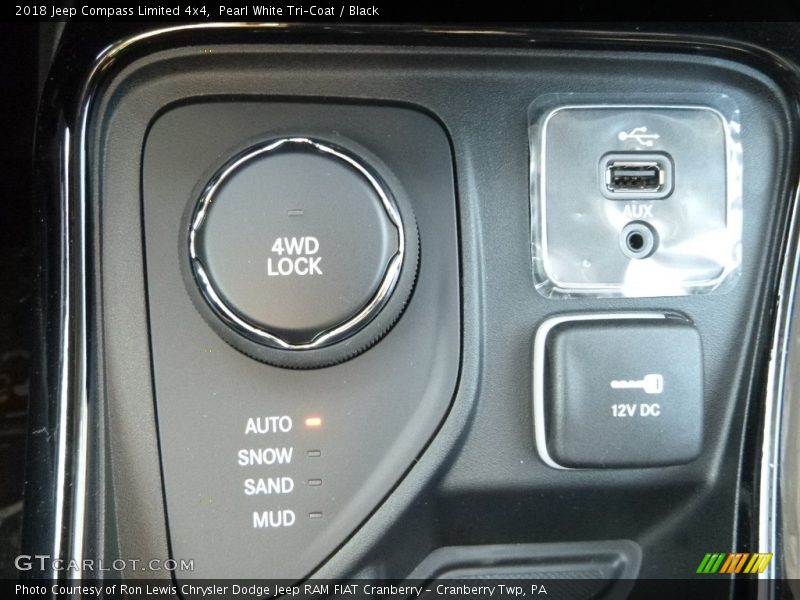 Pearl White Tri–Coat / Black 2018 Jeep Compass Limited 4x4