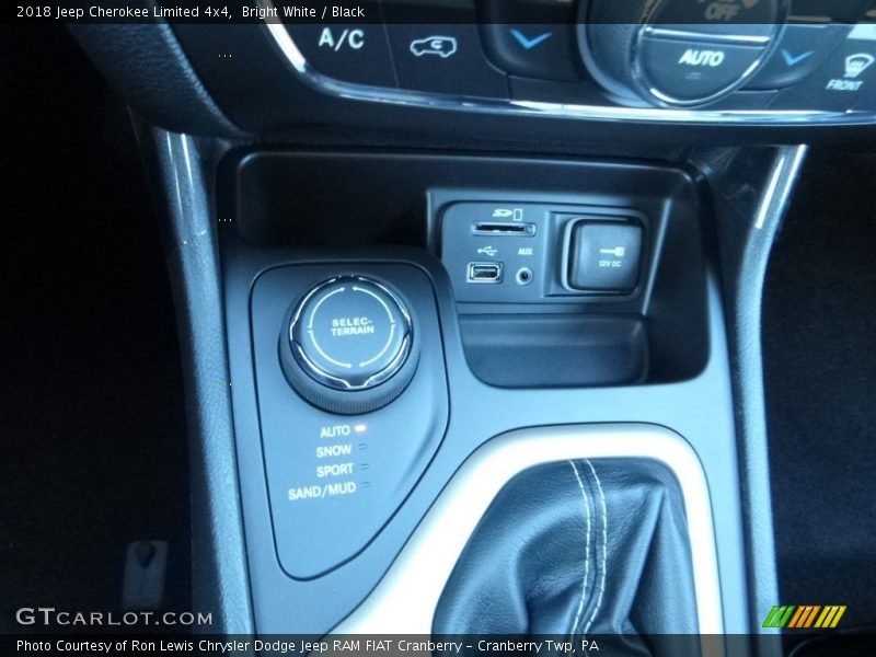 Bright White / Black 2018 Jeep Cherokee Limited 4x4