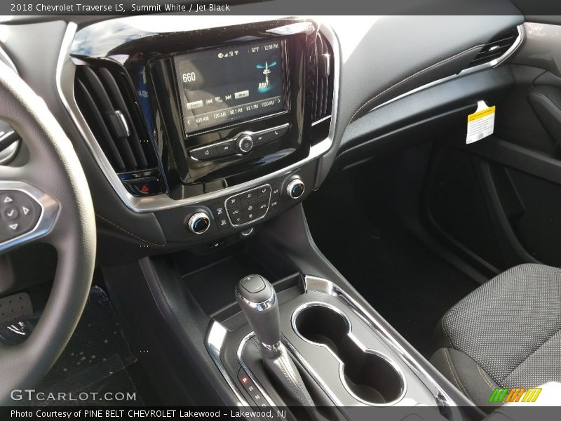 Summit White / Jet Black 2018 Chevrolet Traverse LS