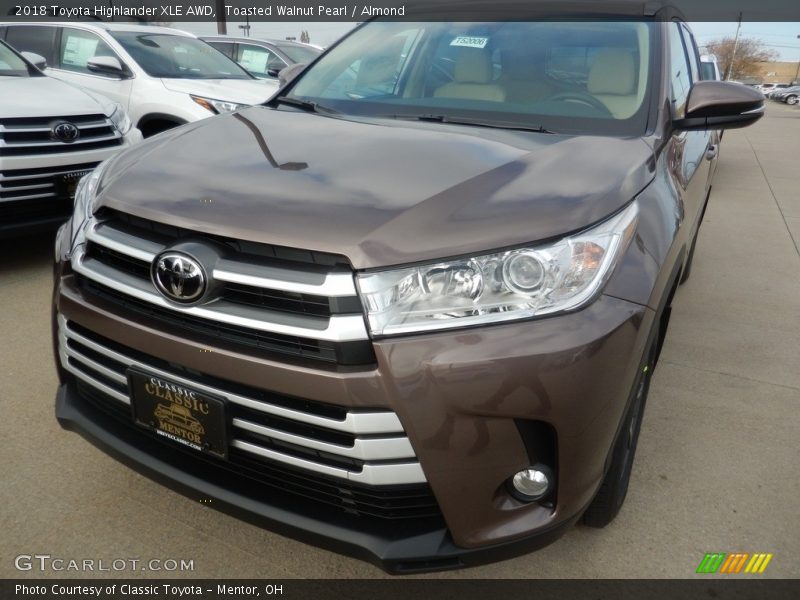 Toasted Walnut Pearl / Almond 2018 Toyota Highlander XLE AWD