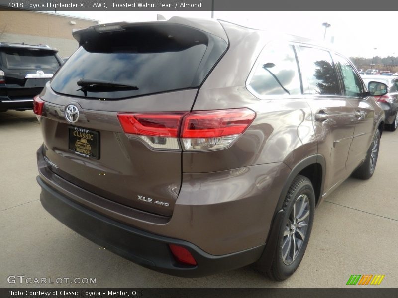 Toasted Walnut Pearl / Almond 2018 Toyota Highlander XLE AWD