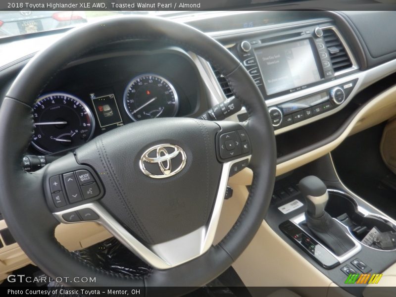 Toasted Walnut Pearl / Almond 2018 Toyota Highlander XLE AWD