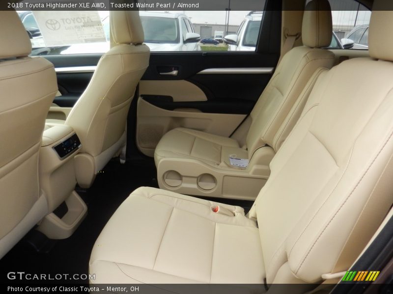 Toasted Walnut Pearl / Almond 2018 Toyota Highlander XLE AWD