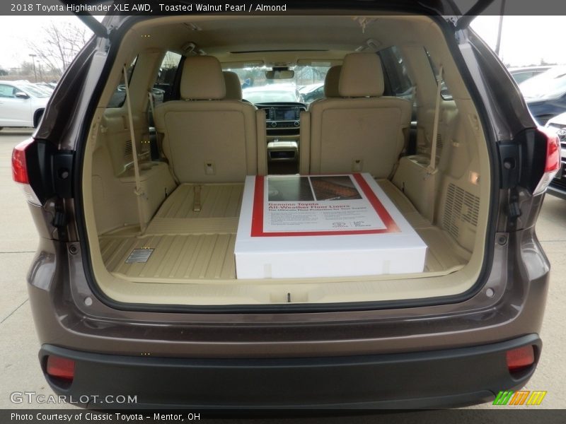 Toasted Walnut Pearl / Almond 2018 Toyota Highlander XLE AWD