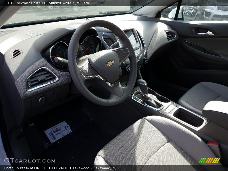 Summit White / Jet Black 2018 Chevrolet Cruze LT