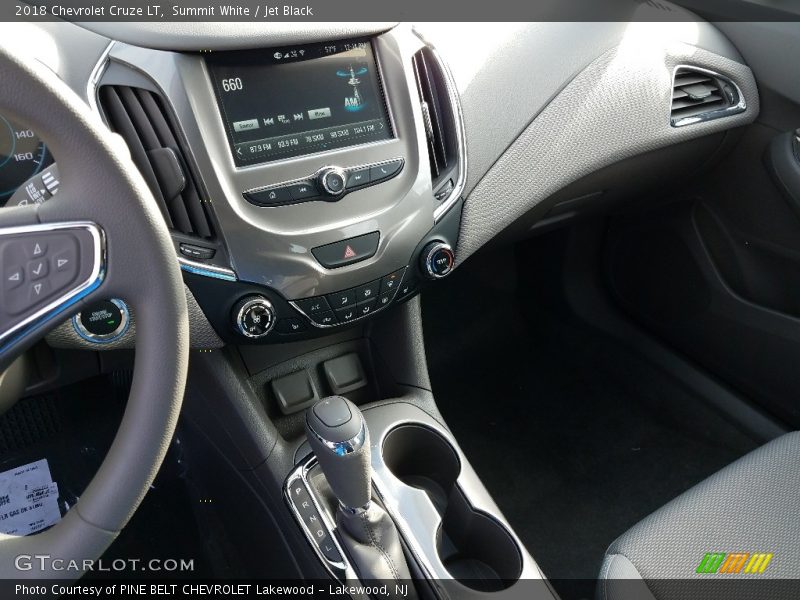 Summit White / Jet Black 2018 Chevrolet Cruze LT