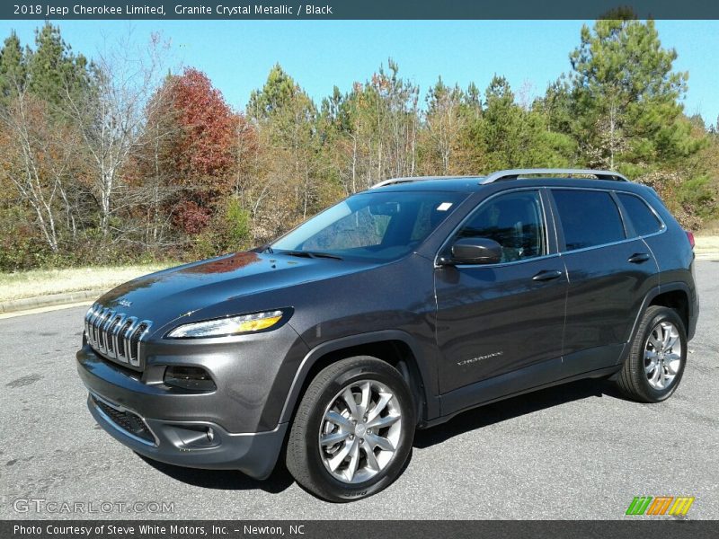 Front 3/4 View of 2018 Cherokee Limited